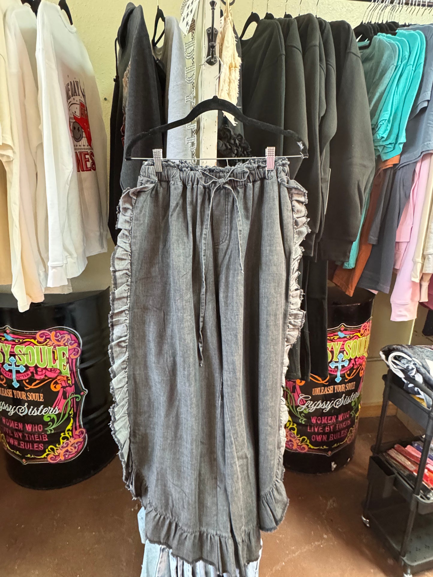 Frilly Loose Pants